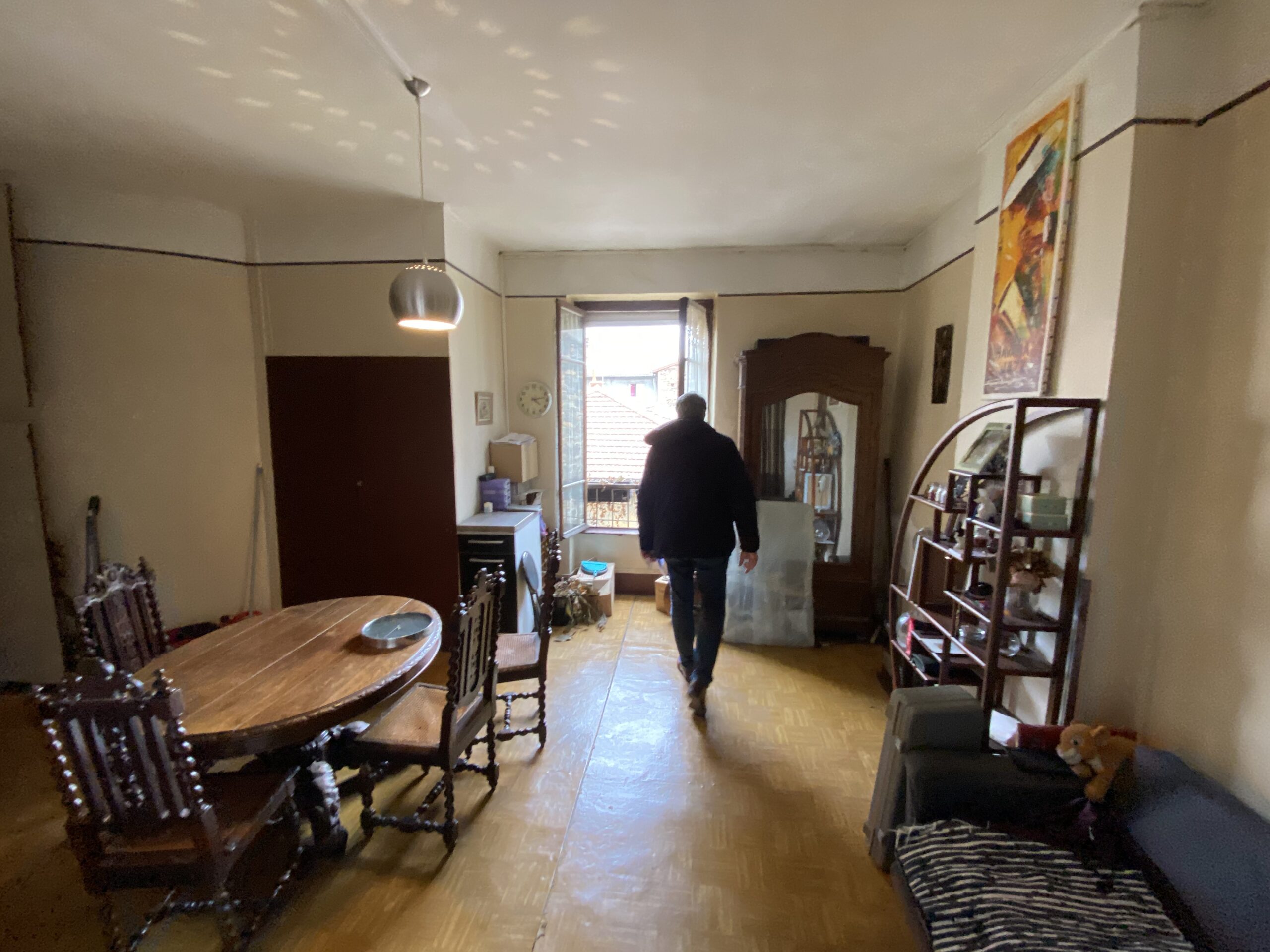Home 6 Investissement locatif place danton. Studio avant rénovation.