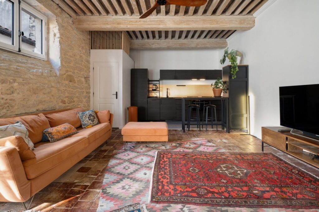 Appartement Soufflot tomette et plafond à la Française rénové à Lyon 1 rue Royale