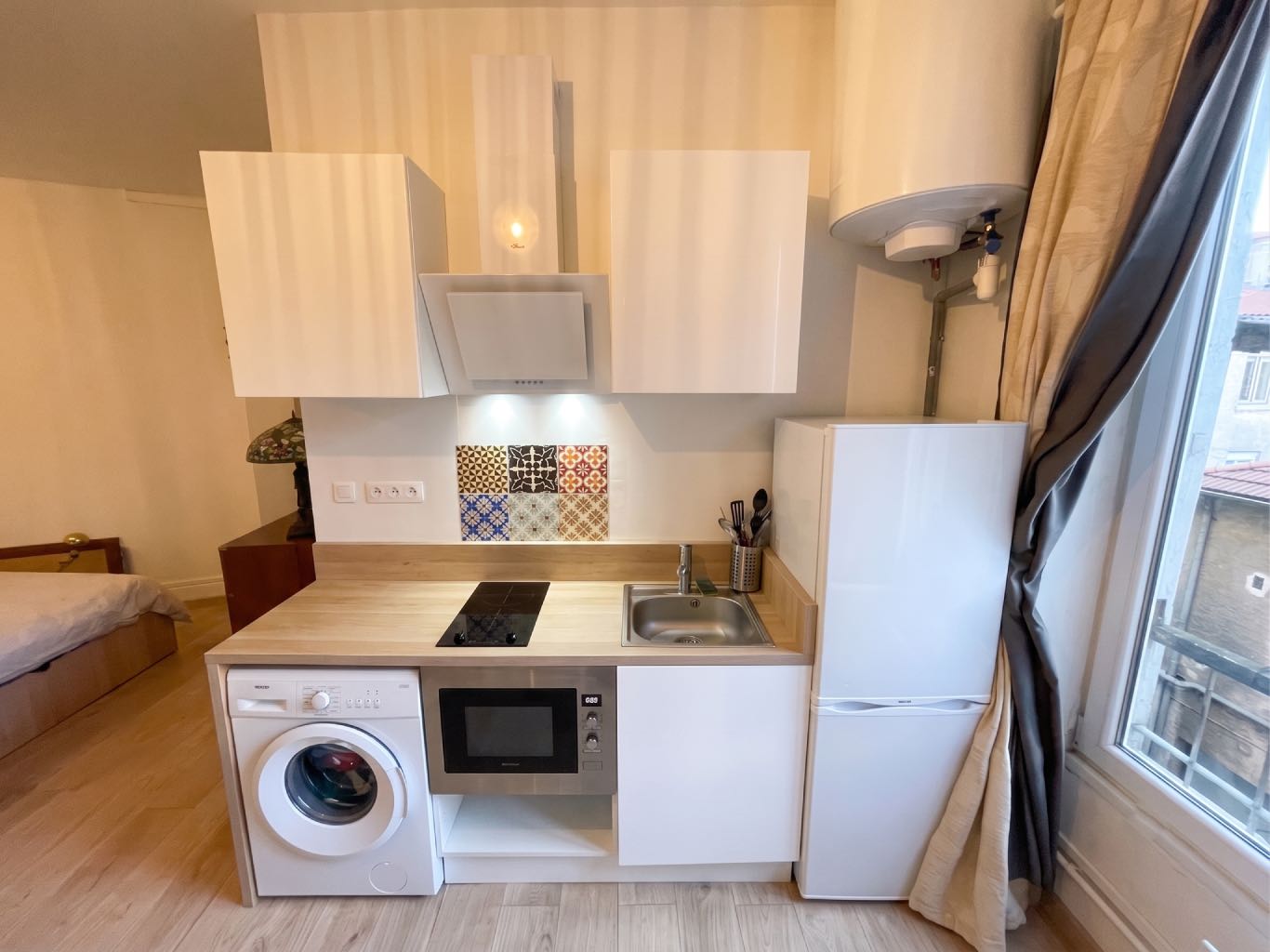 REALISATION: Studio Place Danton 5 Cuisine neuve, fonctionnelle et totalement équipée dans un studio rénové pour l'investissement locatif à Lyon Part-Dieu.
